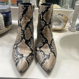 Kensie Pointy Toe Booties Size 9